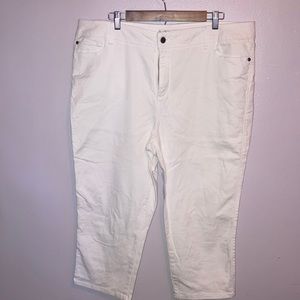 Dana Bachman white capris